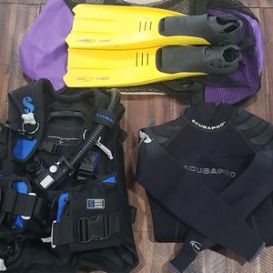 Scuba gear bundle! BCD, wetsuit, fins, gear bag!